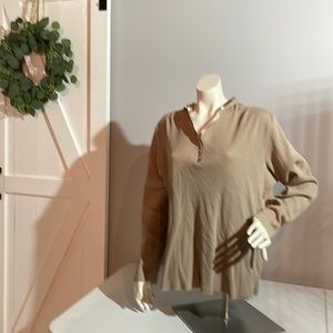 Bobbie Brooks long sleeve hooded top